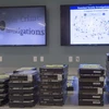 Các ổ cứng máy tính ở Trung tâm chống tội phạm mạng Mỹ ở Fairfax, bang Virginia, Mỹ ngày 22/7. (Nguồn: AFP/TTXVN)