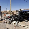 Chiếc xe ôtô bị phá hủy trong các cuộc xung đột giáo phái giữa người thiểu số Berbers và người Arab tại thị trấn Guerara, Algeria ngày 9/7. (Nguồn: AFP/TTXVN)