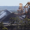 Hoạt động khai thác than đá tại cảng Newcastle, Australia ngày 18/11. (Nguồn: AFP/TTXVN)