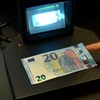 Đồng 20 euro mới tại Ngân hàng Trung ương Pháp ở thủ đô Paris ngày 24/11. (Nguồn: AFP/TTXVN)