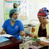 Tuyên truyền, khám sàng lọc và tiêm vắc xin viêm gan B phòng bệnh cho trẻ sơ sinh tại tỉnh Hưng Yên. (Ảnh: Dương Ngọc/TTXVN)