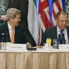 Ngoại trưởng Mỹ John Kerry và Ngoại trưởng Nga Sergei Lavrov tại Hội nghị quốc tế lần thứ 3 về Syria ở New York ngày 18/12. (Nguồn: THX/TTXVN)