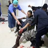 Nạn nhân bị thương trong vụ đánh bom điều trị tại bệnh viện ở Qamishli, Syria. (Nguồn: AFP/TTXVN)