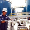 Dây chuyền sản xuất, đóng gói sản phẩm dầu nhờn tại Công ty TNHH Cheveron Việt Nam (vốn đầu tư của Mỹ), tại Khu công nghiệp Đình Vũ. (Ảnh: Danh Lam/TTXVN)
