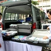Tổ y tế của Bệnh viện Xanh Pôn kiểm tra các thiết bị y tế và thuốc thiết yếu sẵn sàng phục vụ đại hội. (Ảnh: Dương Ngọc/TTXVN)