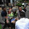 Một cảnh sát bị thương trong vụ nổ ở Jakarta. (Ảnh: AFP/TTXVN)