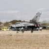 Máy bay Tornado GR4 cura Không lực Hoàng gia Anh cất cánh từ căn cứ không quân Akrotiri RAF ở ngoại ô thành phố Limassol, Cyprus. (Nguồn: AFP/TTXVN)