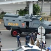 Lực lượng an ninh Indonesia triển khai trên một đường phố ở Jakarta sau vụ nổ. (Nguồn: AFP/TTXVN)