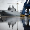 Tàu Mistral ngoài khơi Saint-Nazaire, Tây Bắc nước Pháp. (Nguồn: AFP/TTXVN)