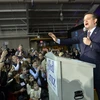 Ứng viên Ted Cruz (giữa) phát biểu trước những người ủng hộ tại Iowa State Fairgrounds ở Des Moines, bang Iowa ngày 1/2. (Nguồn: THX/TTXVN)