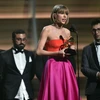 Taylor Swift lên nhận giải. (Nguồn: usatoday.com)