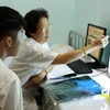 Chẩn đoán, điều trị cho người bệnh tại Trung tâm Bác sỹ gia đình Hà Nội. (Ảnh: Dương Ngọc/TTXVN)