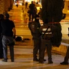 Cảnh sát Israel điều tra tại hiện trường vụ tấn công gần Cổng Damascus, lối chính vào Thành cổ Jerusalem ngày 14/2. (Nguồn: AFP/TTXVN)