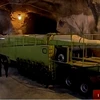 Bệ phóng tên lửa được đặt dưới một đường hầm tại một địa điểm bí mật ở Iran. (Nguồn: AFP/TTXVN)