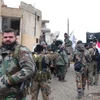 Lực lượng ủng hộ Chính phủ Syria tuần tra trên một tuyến phố ở Salma, tỉnh Latakia ngày 12/1, sau khi giành lại quyền kiểm soát thị trấn này từ phiến quân. (Nguồn: AFP/TTXVN)