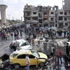 Hiện trường vụ đánh bom kép ở Al-Zahraa, thành phố Homs, Syria ngày 21/2. (Nguồn: AFP/TTXVN)