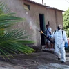 Phun thuốc diệt muỗi phòng tránh lây nhiễm virus zika tại Gama, Brazil. (Nguồn: AFP/TTXVN)