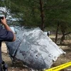 Một mảnh vỡ mới được phát hiện tại Malaysia nghi là của chuyến bay MH370 (Nguồn: Strait Times)