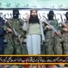 Thủ lĩnh một nhánh quân của Taliban ở Pakistan Khalifa Umar Mansoor (giữa) tại một địa điểm bí mật. (Nguồn: AFP/TTXVN)