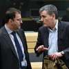 Bộ trưởng Tài chính Hy Lạp Euclid Tsakalotos (phải) tại cuộc họp nhóm Eurogroup ở Brussels ngày 7/3. (Nguồn: AFP/TTXVN)