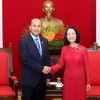 Bà Trương Thị Mai, Trưởng Ban Dân vận Trung ương tiếp Đoàn đại biểu Hội Liên hiệp Thanh niên Campuchia, do Chủ tịch Hum Many làm Trưởng đoàn. (Ảnh: Phương Hoa/TTXVN)