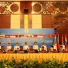 Tư lệnh Lực lượng quốc phòng 10 nước ASEAN ký Tuyên bố chung của Hội nghị. (Ảnh: Phạm Kiên/TTXVN)