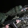 Lính dù Nga tham gia cuộc diễn tập ban đêm tại khu vực cách thị trấn miền nam Rostov 150km ngày 13/3/2014. (Nguồn: AFP/TTXVN)