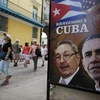Tấm biển có hình ảnh của Tổng thống Mỹ Barack Obama và Chủ tịch Cuba Raul Castro cùng hàng chữ ''Chào mừng bạn đến Cuba'' ở lối vào của một nhà hàng ở trung tâm thành phố La Habana ngày 17/3. (Nguồn: Reuters)