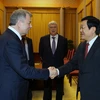 Chủ tịch nước Trương Tấn Sang tiếp ông Artamonov Anatoliy, Thống đốc tỉnh Kaluga, Liên bang Nga, sang thăm và làm việc tại Việt Nam. (Ảnh: Nguyễn Khang/TTXVN)