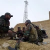 Lực lượng ủng hộ chính phủ Syria tại ngoại ô Palmyra ngày 26/3. (Nguồn: AFP/TTXVN)