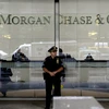 Lối vào của trụ sở JPMorgan Chase ở New York. (Nguồn: AFP/TTXVN)