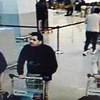 Hình ảnh từ camera an ninh cho thấy ba nghi phạm đánh bom tự sát tại sân bay Zaventem (Nguồn: Mirror)