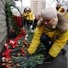 Đặt hoa bên ngoài Đại sứ quán Ba Lan ở thủ đô Moskva (Nga) ngày 10/4/2011 để tưởng niệm các nạn nhân vụ tai nạn máy bay. (Nguồn: AFP/TTXVN)