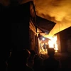 Cháy chợ trong đêm, gần 40 kiốt bị thiêu rụi hoàn toàn