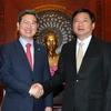 Bí thư Thành ủy TP.HCM Đinh La Thăng đã tiếp Chủ tịch Hội Nghị sỹ hữu nghị Việt Nam-Hàn Quốc Kim Hack-Young. (Ảnh: Thanh Vũ/TTXVN)