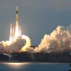 Tên lửa đẩy H-2A mang theo vệ tinh Astro-H rời bệ phóng tại Trung tâm Vũ trụ Tanegashima ở tỉnh Kagoshima, Nhật Bản ngày 17/2. (Nguồn: AFP/TTXVN)