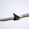 Một máy bay của Hãng hàng không Pháp Air France cất cánh từ sân bay quốc tế Charles de Gaulle ở Roissy-en-France, ngoại ô thủ đô Paris. (Nguồn: AFP/TTXVN)