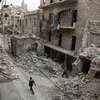 Cảnh đổ nát sau các cuộc giao tranh giữa quân đội Chính phủ Syria và lực lượng nổi dậy tại Aleppo ngày 2/5. (Nguồn: AFP/TTXVN)