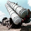 Tên lửa phòng không S300 của Nga chuẩn bị được phóng thử tại trung tâm huấn luyện quân sự ở Nga năm 1996. AFP/ TTXVN