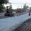 Thi công đoạn đường cao tốc La Sơn - Túy Loan, đoạn qua địa bàn huyện Phú Lộc, Thừa Thiên-Huế. (Ảnh: Quốc Việt/TTXVN)