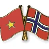 (Nguồn: crossed-flag-pins.com)