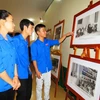 Khách tham quan Triển lãm ảnh "Chủ tịch Hồ Chí Minh với công tác bầu cử đại biểu Quốc hội và Hội đồng nhân dân các cấp” tại Quảng Bình. (Ảnh minh họa: Mạnh Thành/TTXVN)