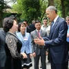 Chủ tịch Quốc hội Nguyễn Thị Kim Ngân đón Tổng thống Barack Obama tới thăm Khu di tích Chủ tịch Hồ Chí Minh trong Phủ Chủ tịch. (Ảnh: Trọng Đức/TTXVN)