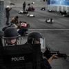 Lực lượng cảnh sát và phòng cháy chữa cháy Pháp tham gia buổi diễn tập nhằm tăng cường an ninh trước thềm Euro 2016. (Nguồn: AFP/TTXVN)