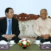 Chủ tịch nước Trần Đại Quang đến thăm ông Khamtay Siphandonm, nguyên Chủ tịch Đảng Nhân dân cách mạng Lào, nguyên Chủ tịch nước CHDCND Lào. (Ảnh: Nhan Sáng/TTXVN)