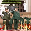 Lễ đón Thượng tướng Chansamone Channhalat Bộ trưởng Bộ Quốc phòng Lào. (Ảnh: An Đăng/TTXVN)