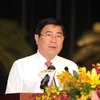 Tân Chủ tịch UBND TP.Hồ Chí Minh nhiệm kỳ 2016-2021 Nguyễn Thành Phong phát biểu. (Ảnh: Thanh Vũ/TTXVN)