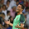 Cristiano Ronaldo mừng chiến thắng sau trận đấu với xứ Wales tại Decines-Charpieu, Pháp ngày 6/7. (Nguồn: AFP/TTXVN)