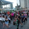 Người dân Mỹ biểu tình phản đối vụ cảnh sát bắn chết người da màu, tại Dallas ngày 7/7. (Nguồn: AFP/TTXVN)