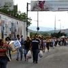 Người dân Venezuela sang mua hàng hóa tại Cucuta, Colombia ngày 10/7. (Nguồn: AFP/TTXVN)